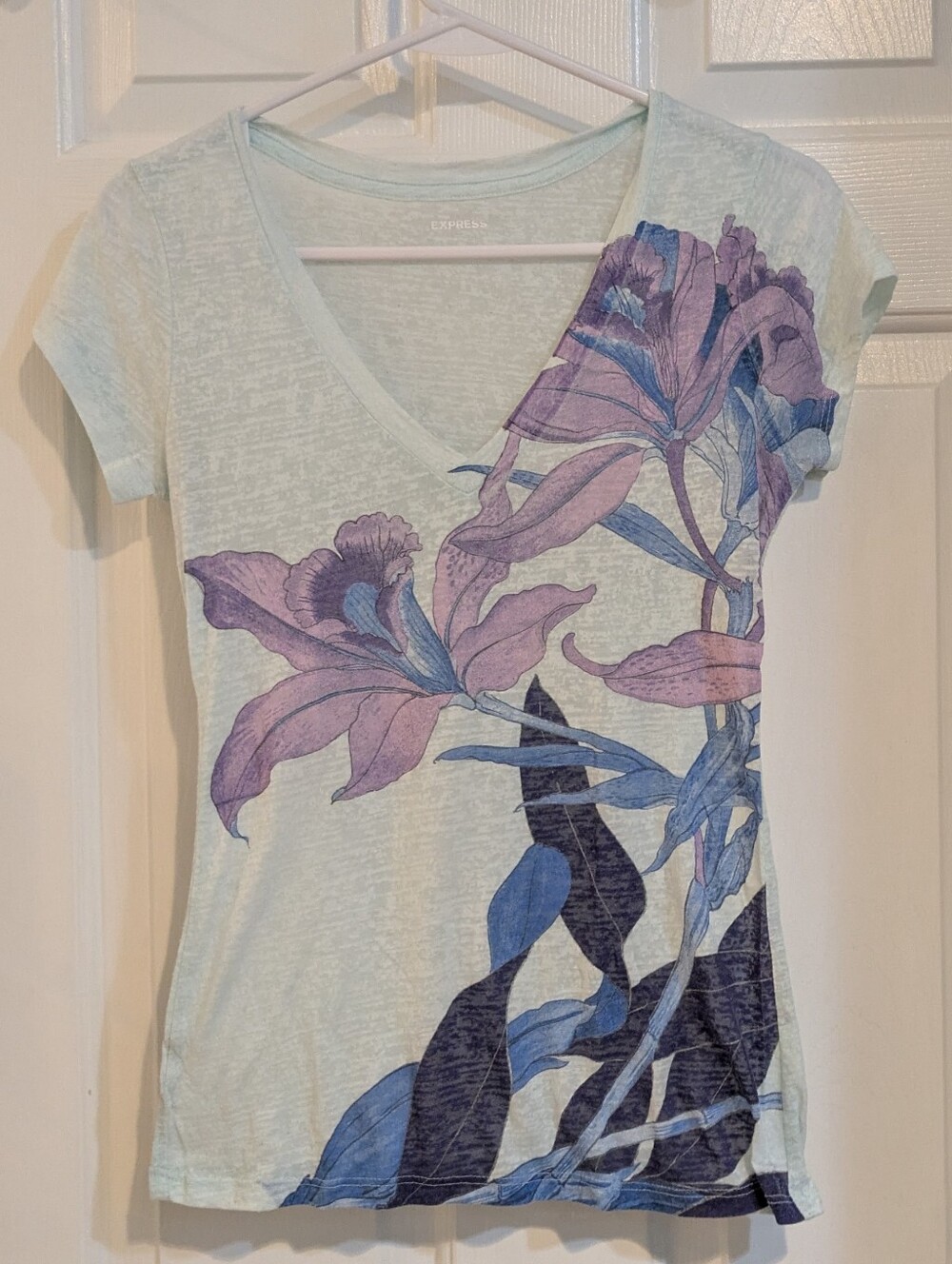 Express Light Blue Floral V-Neck Tee - Lavender & Blue Print